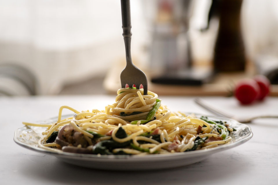 plate of spinach spaghetti